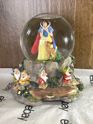 Hallmark Disney Snow White and the Seven Dwarfs Snow Globe Music