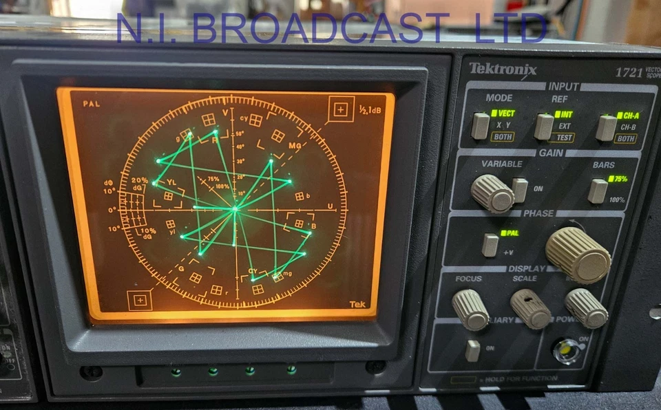 Tektronix 1731 and tektronix 1721 waveform vector composite scopes - Image 2 of 4