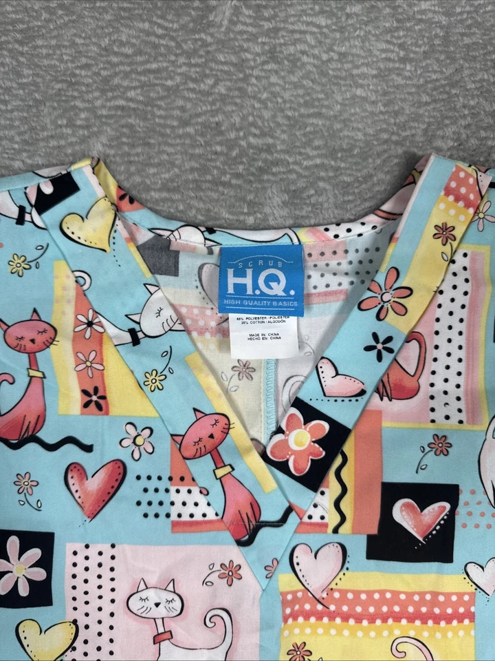 Scrub H.Q. Top Size XS Kittens/Cats Multicolor Short Sleeve V-Neck - Image 4 of 4