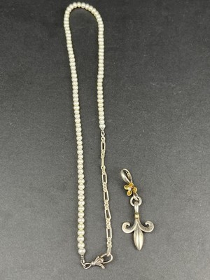 Ann King Sterling & 18K Gold Perlenkette mit Fleur-de-Lis Anhänger