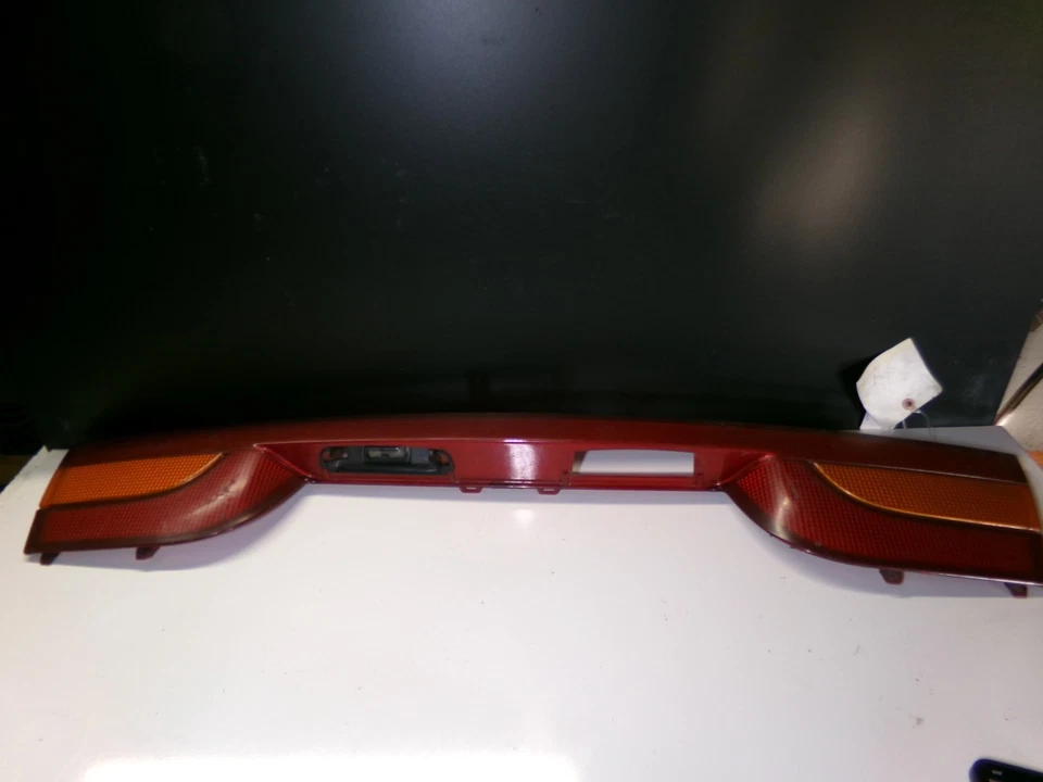 Lente del panel de luz trasera central 16525846 2002 Saturn S sedán SL1 SL2 Foto 4 de 4