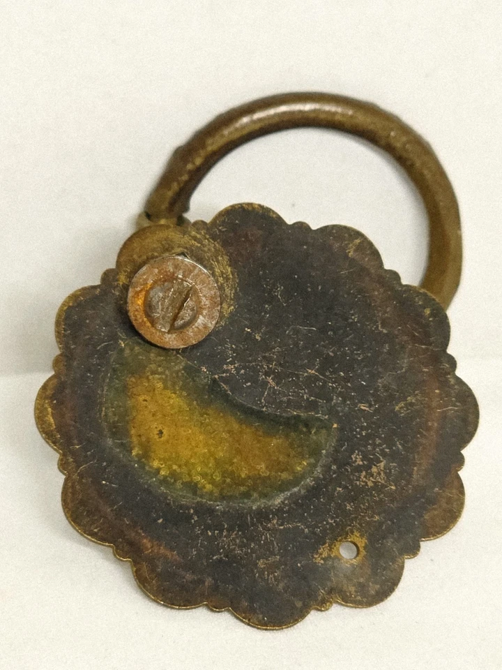 1900 年代小号深黄铜镀落环拉手和背板 1 古董 — 第 4/4 张图片