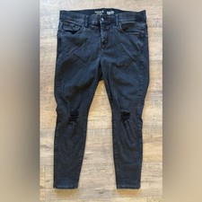 Torrid women  s size 20 R bombshell skinny premium stretch black distressed jeans