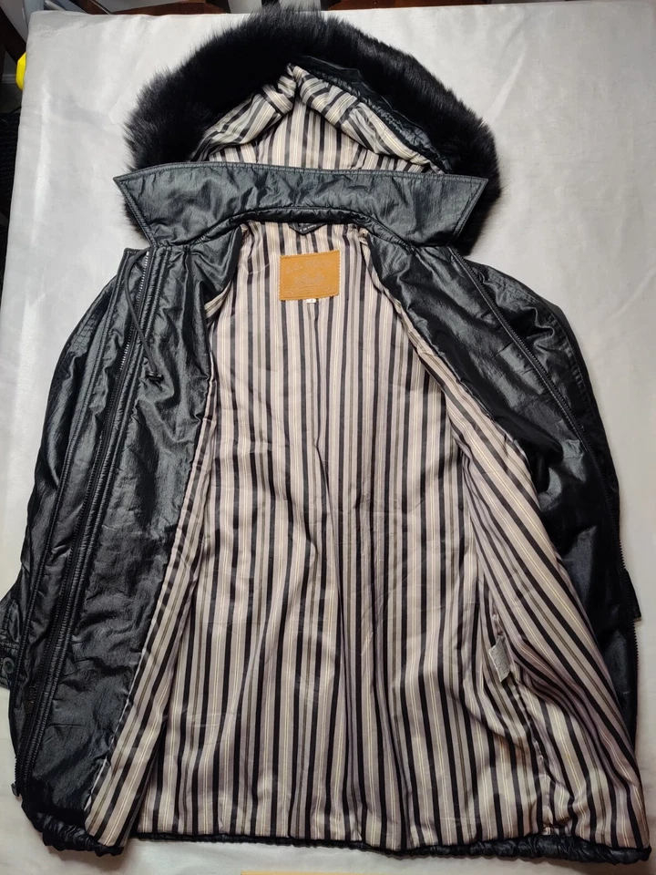 De colección J.G. Chaqueta con Capucha HOOK Mujer 4 (GRANDE) Negra Forrada con Cremallera Extraíble de Piel de Zorro Foto 4 de 4