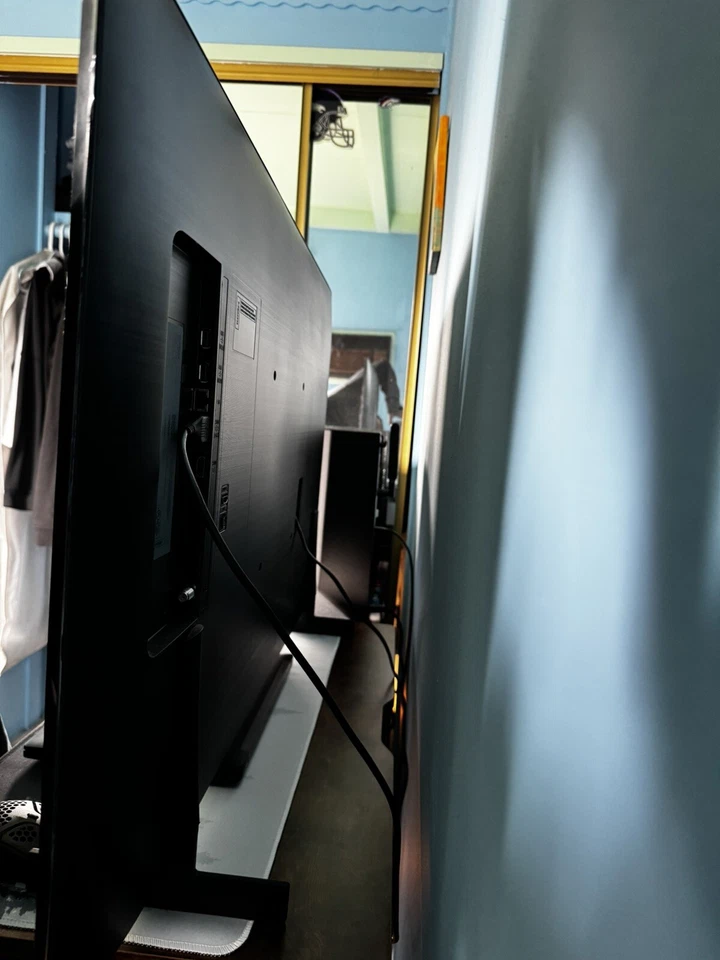 Samsung CU8000 (UN43CU8000FXZA) 43'' 4K UHD HDR LCD Crystal LED Smart TV - Image 3 of 4