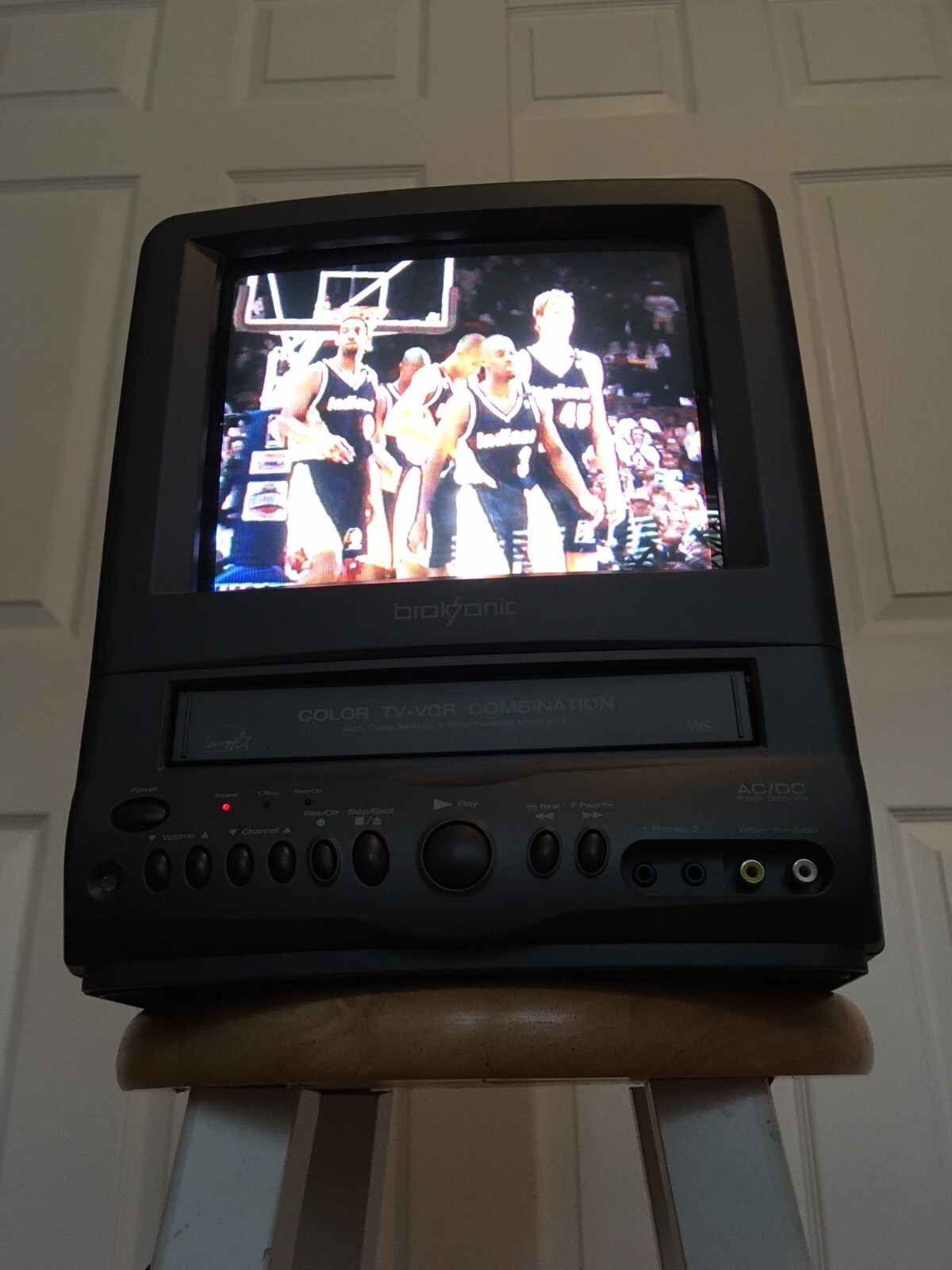 Broksonic 9” TV VCR Combo Retro Gaming CRT TV CTSGT2799T open box