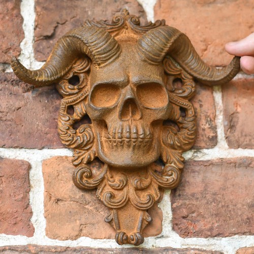 Rustic Wall-Mounted El Diablo Garden Sculpture - Cast Iron Outdoor Wall Art - Picture 2 of 6