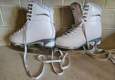 Jackson Soft Skate Mark I Ultima Ice Figure Skates Size 5  - White 9 1/3