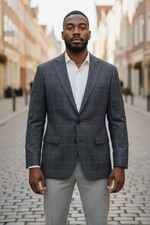 Jos A Bank Blazer Mens 41R Gray Windowpane Tailored Fit Wool Sportscoat