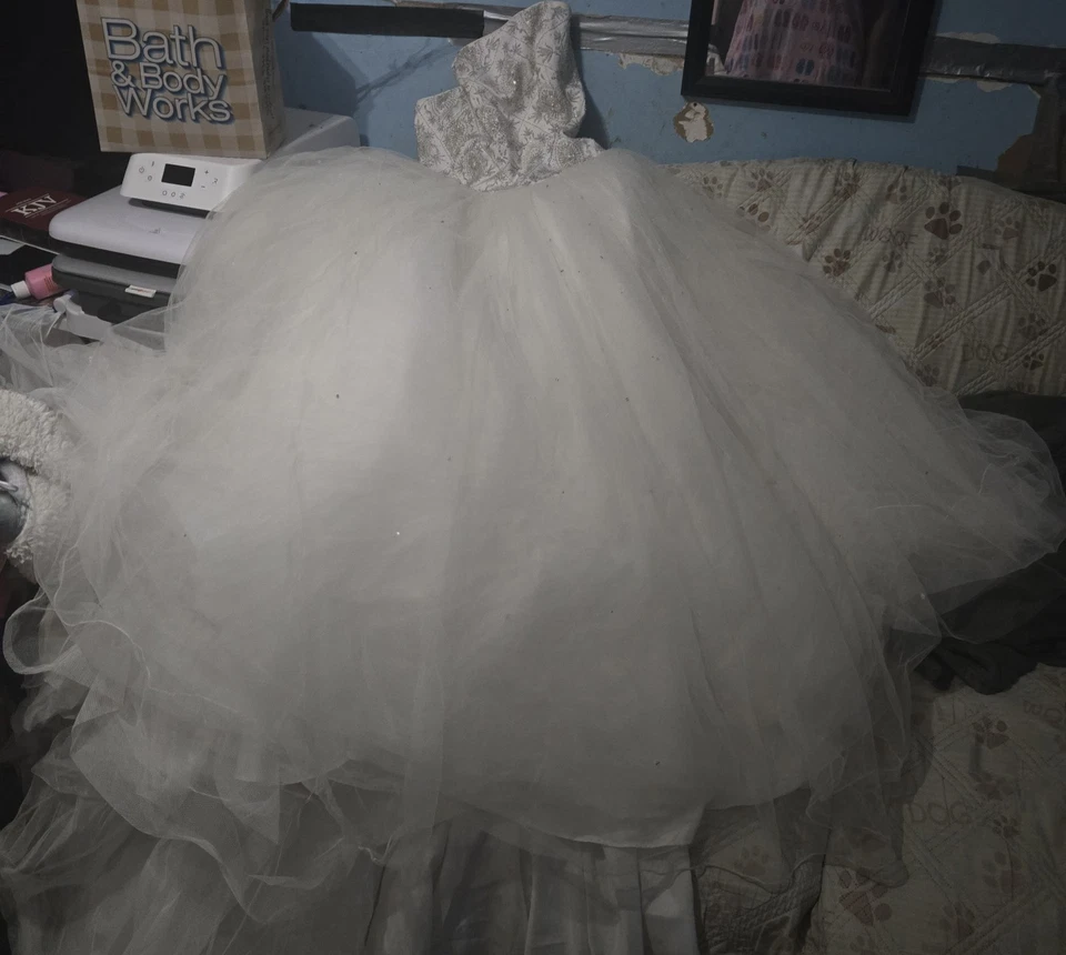 David's Bridal White Princess-Style Gown with Crystal/Bead Embellishments Size 8 - Image 3 of 4