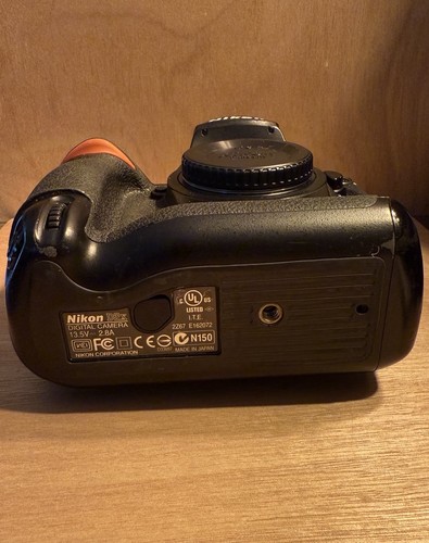 Nikon D2X 12.4MP DSLR Camera Body + Strap - Picture 6 of 8