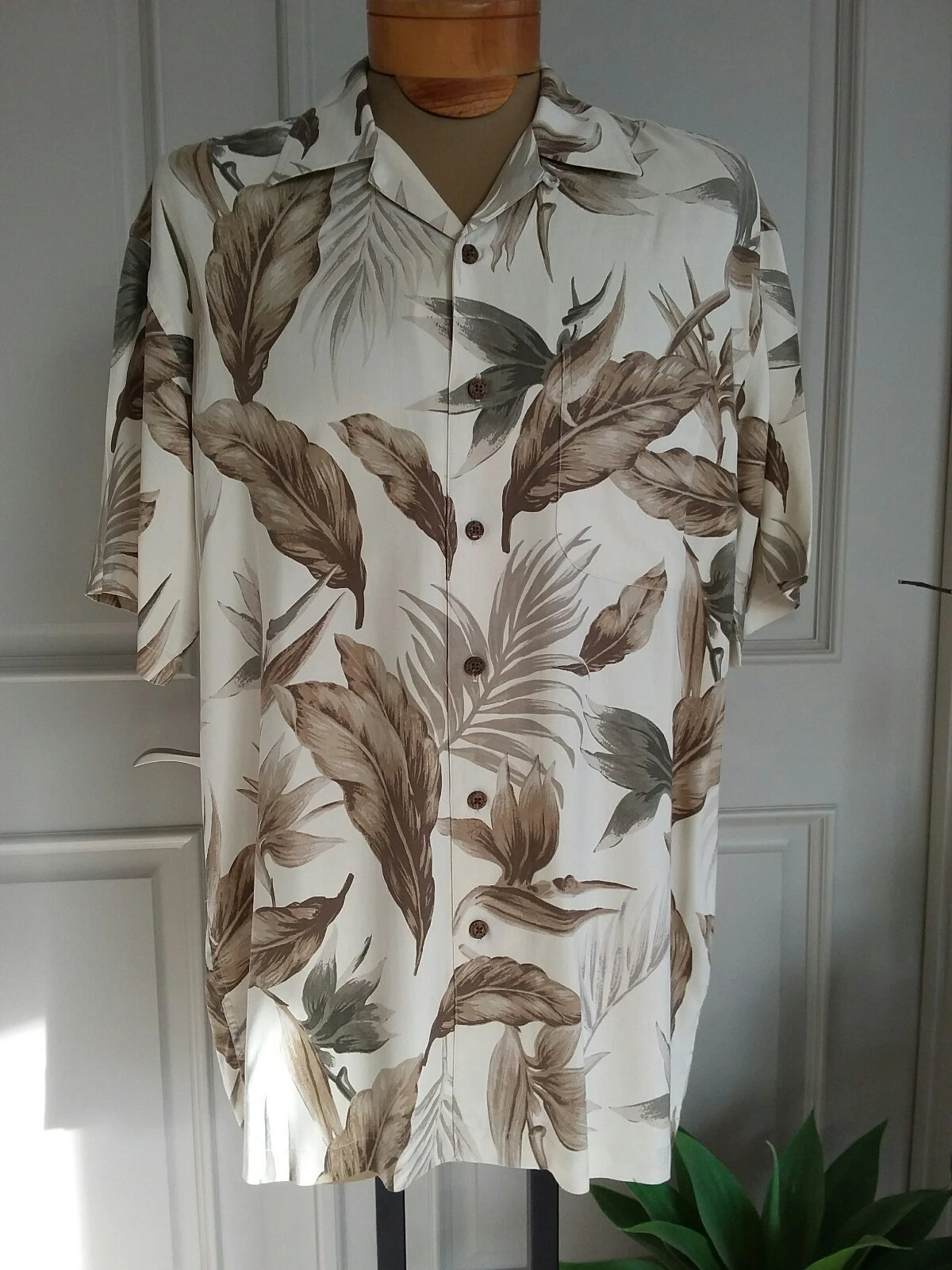 Nautica floral design beige short sleeve 100% silk shirt sz L