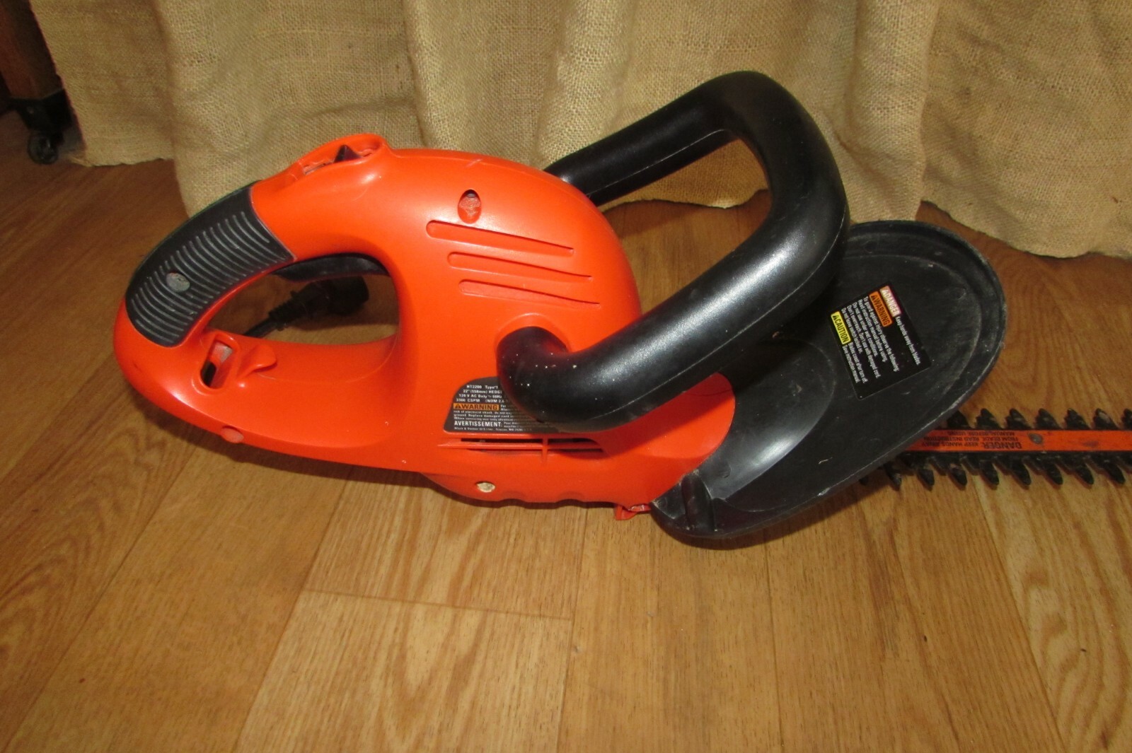 Image of Black & Decker HT2200 hedge trimmer
