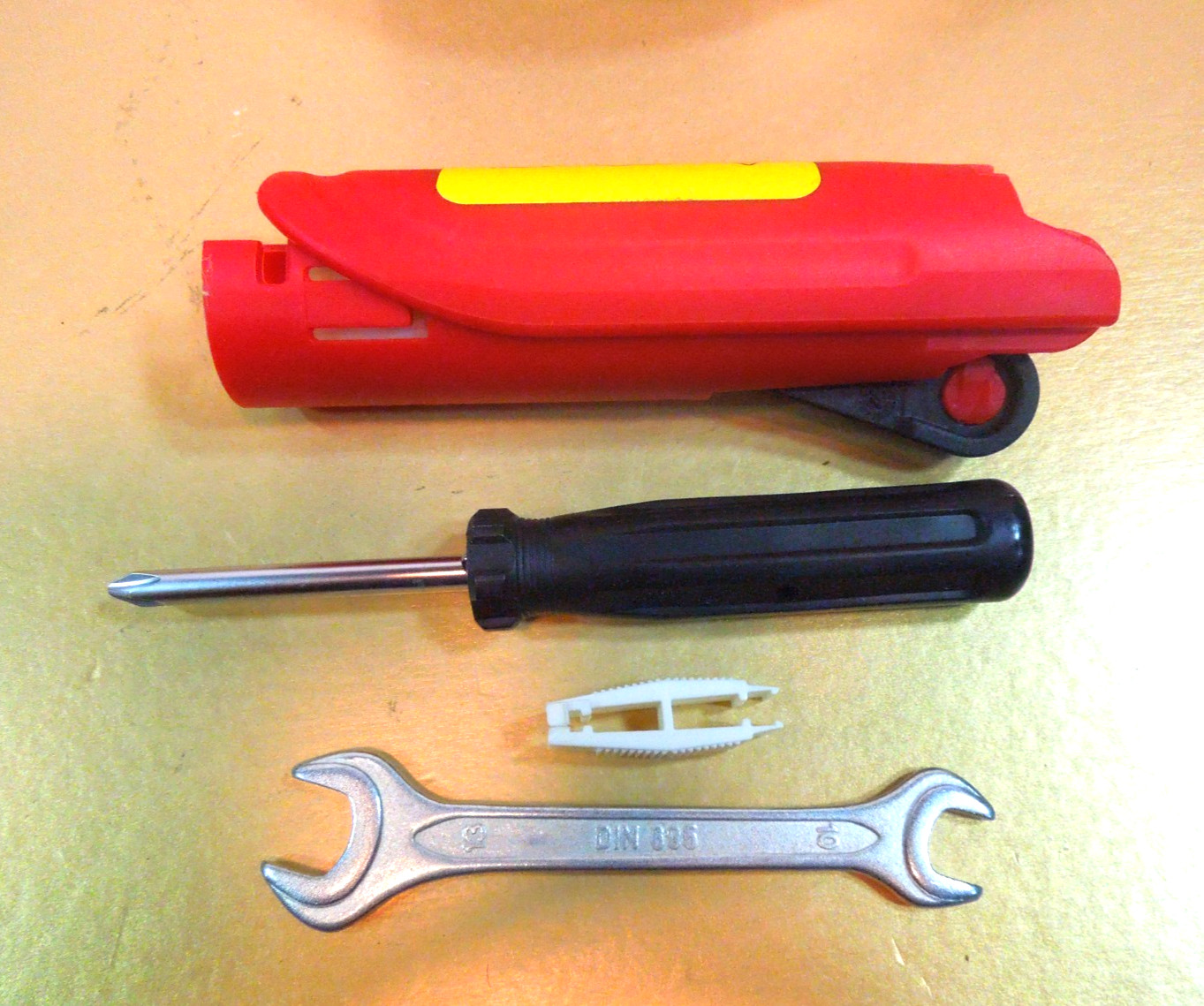 LAMBORGHINI HURACAN TIRE AIR COMPRESSOR TOOL KIT WITH CASE OEM