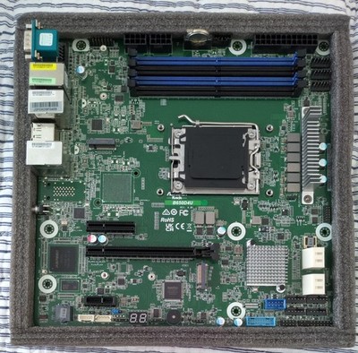 Asrock Rack Server Motherboard B650D4U Micro-ATX AM5 Socket AMD EPYC 4004/4005