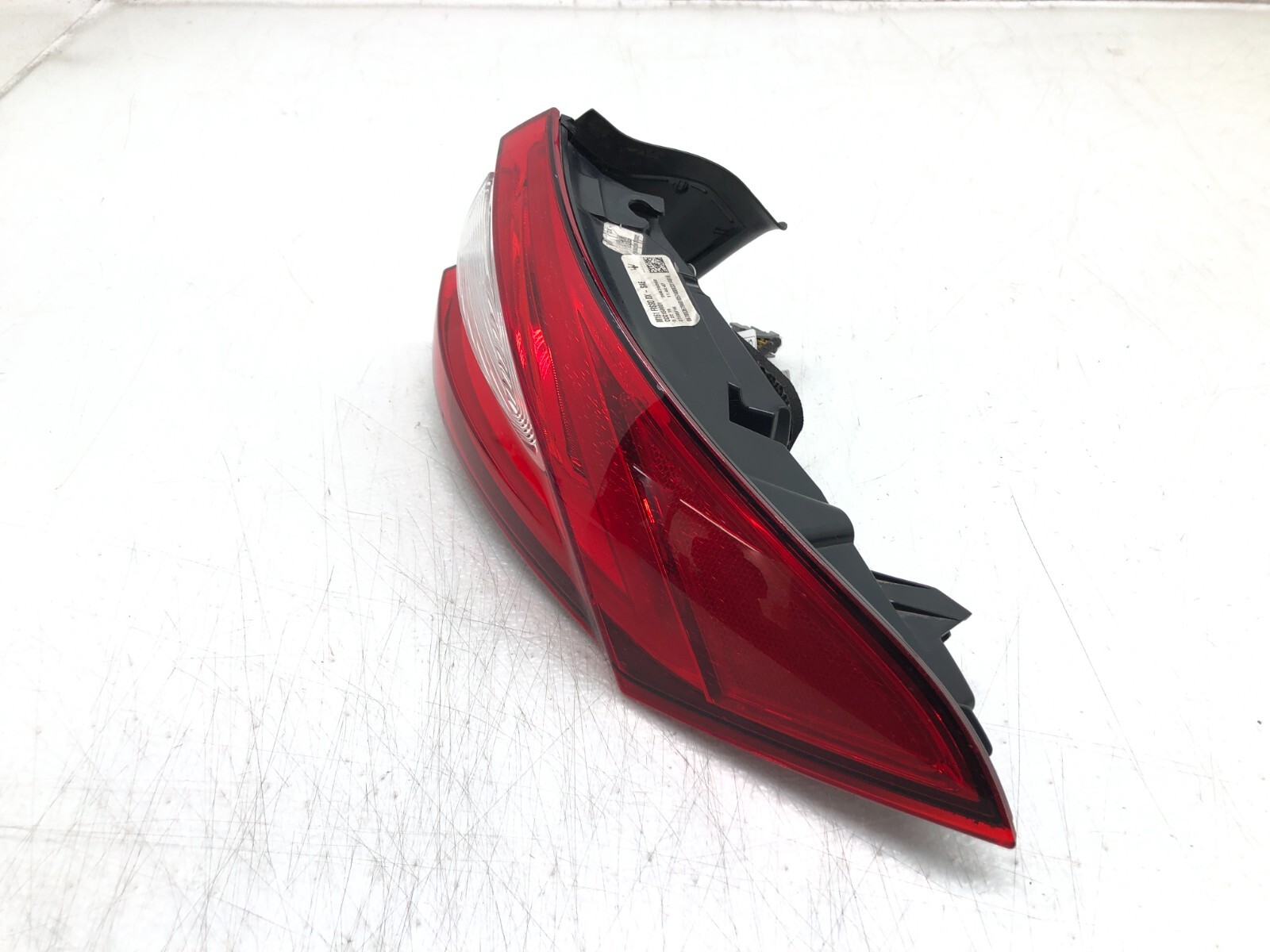 2017-2020 MASERATI LEVANTE RIGHT PASSENGER REAR OUTER TAILLIGHT TAIL LAMP OEM