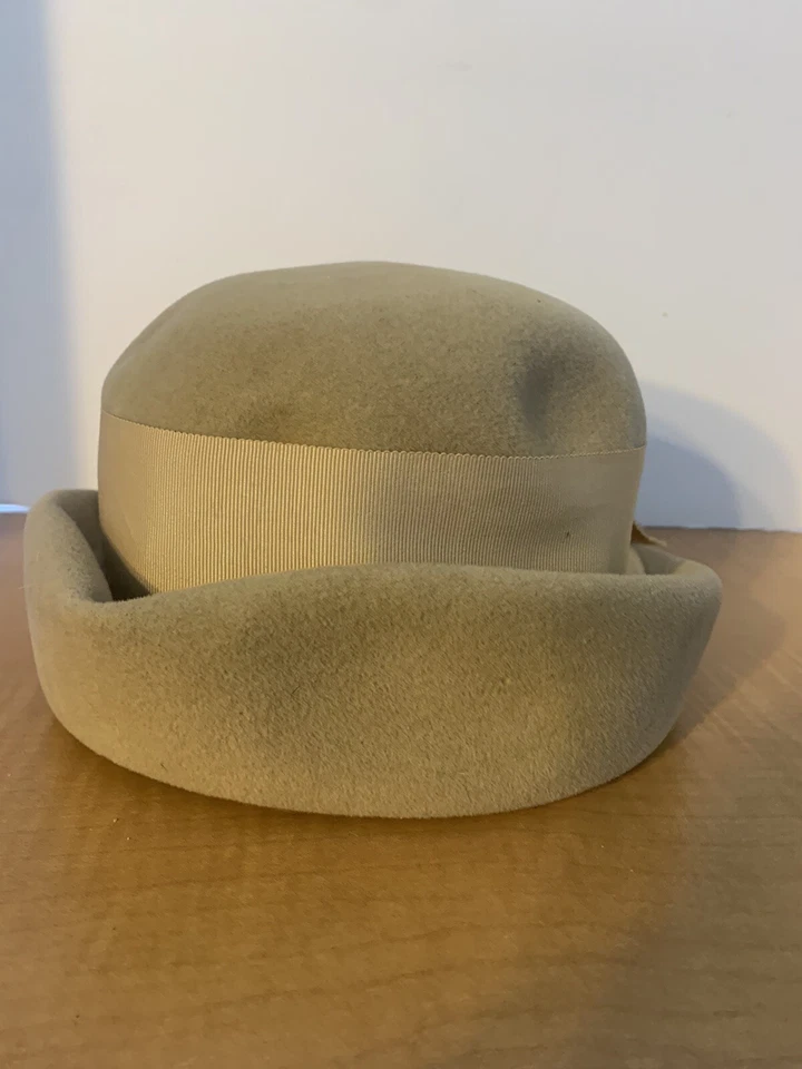 女式复古丝绒帽子意大利制造。 骆驼色 状况完好 — 第 4/4 张图片