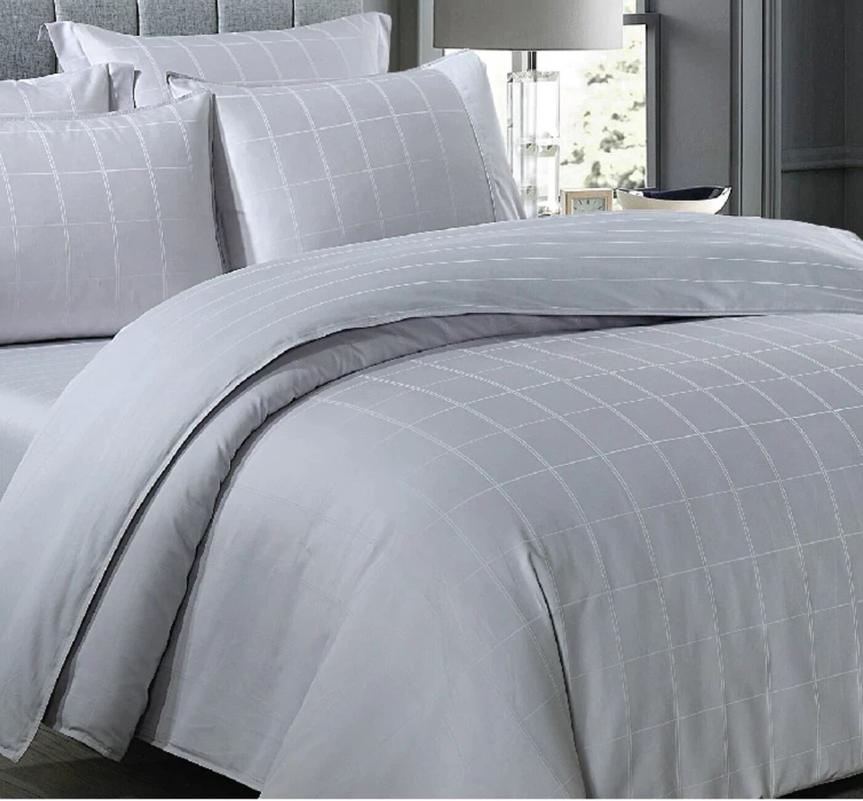 Satin Cotton Luxury Quilt Set - Queen size - Image 3 of 4