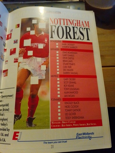 RUMBELOWS LEAGUE CUP FINAL 12/4/1992 Manchester United v Nottingham Forest 12/13 - Picture 3 of 5