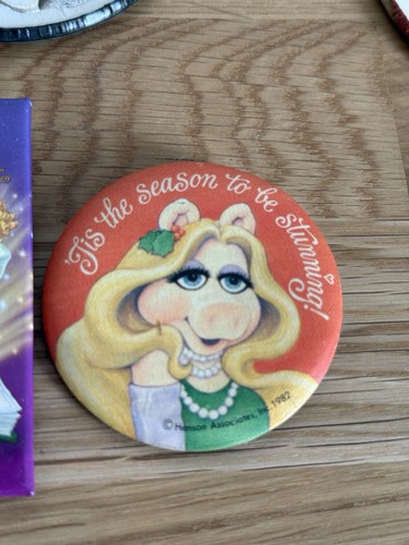 Vintage Hallmark Miss Piggy The Muppets Collectible Pins Pinbacks Buttons VTG - Imagen 8 de 12