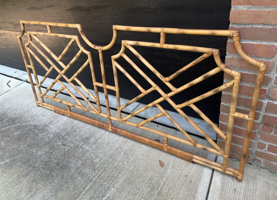 Vintage Bamboo Rattan Fretwork Chinoiserie Headboard Bed King - Image 4 of 4