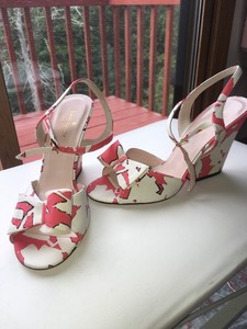 pink and white wedges