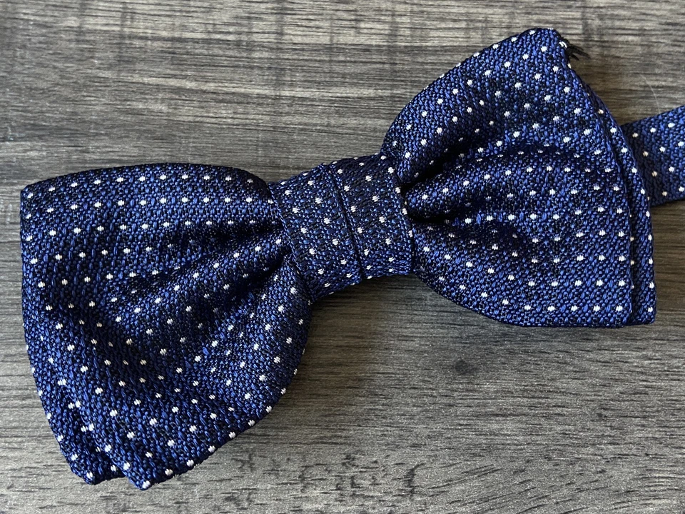 HUGO BOSS BLUE Pajarita De Seda Con Puntos Hecha En Italia BNIB - Imagen 3 de 4