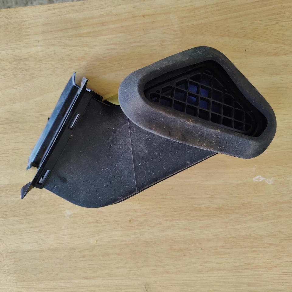 Conducto descongelador de ventana lateral GM # 16619575 OEM / Se adapta a Oldsmobile Aurora 1995-1999 Foto 2 de 2