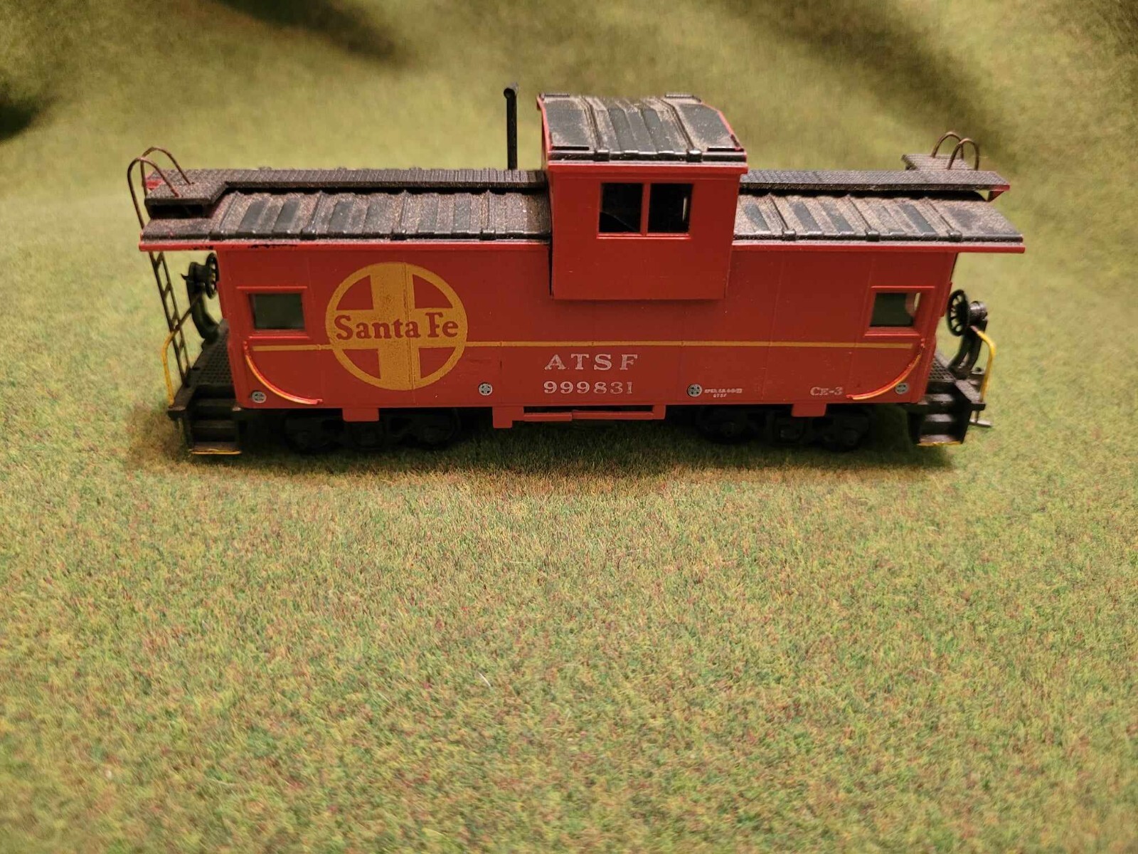 HO Scale ATSF #999831 CABOOSE, RED AND BLACK | eBay