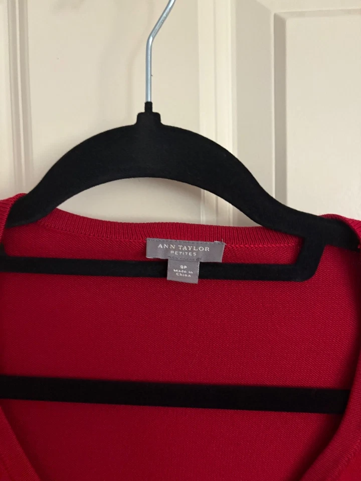 Cárdigan Ann Taylor rojo para mujer talla SP mezcla de seda botón delantero manga larga Foto 4 de 4