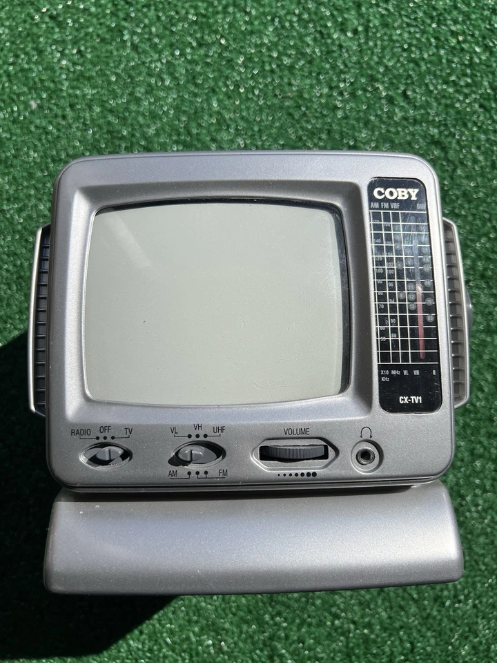Televisión COBY CX-TV1 5" en blanco y negro - Radio AM/FM *NO PROBADA - con cable de alimentación Foto 2 de 4