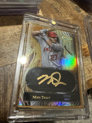 Mike Trout #AFA-MT 2022 Topps Gold Label Auric Framed Autographs card