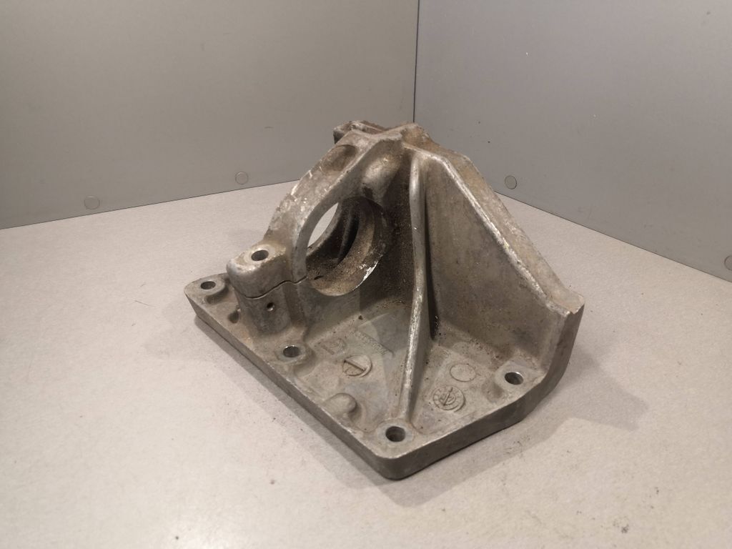 Renault Safrane 1999 Other 1kW Engine mounting bracket 7700833326 