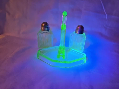 Vintage Art Deco Imperial Green Uranium Glass Salt & Pepper Shakers with Stand