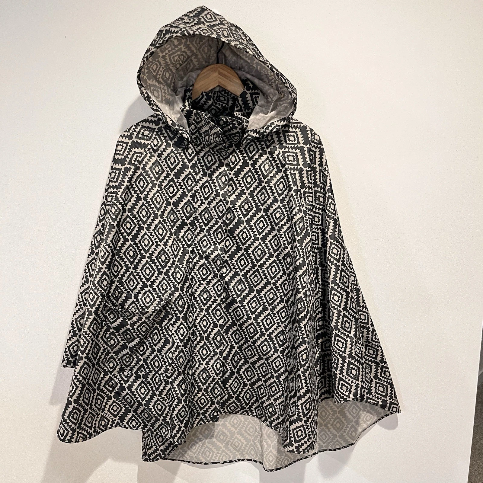 Rain Cape Poncho Full Zip Pocket Aztec Geometric PVC Coating
Opens in a new window or tab