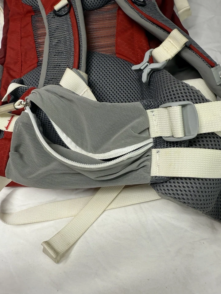 Mountain Harder Fluid 18 Hiking Trail Backpack with Support Straps Red/white - Image 3 of 4