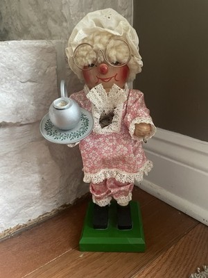 VINTAGE 1984 STEINBACH Volkskunst German WOOD NUTCRACKER BEDTIME GRANDMA NoClock