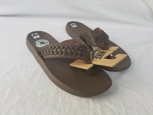 nike leather flip flops