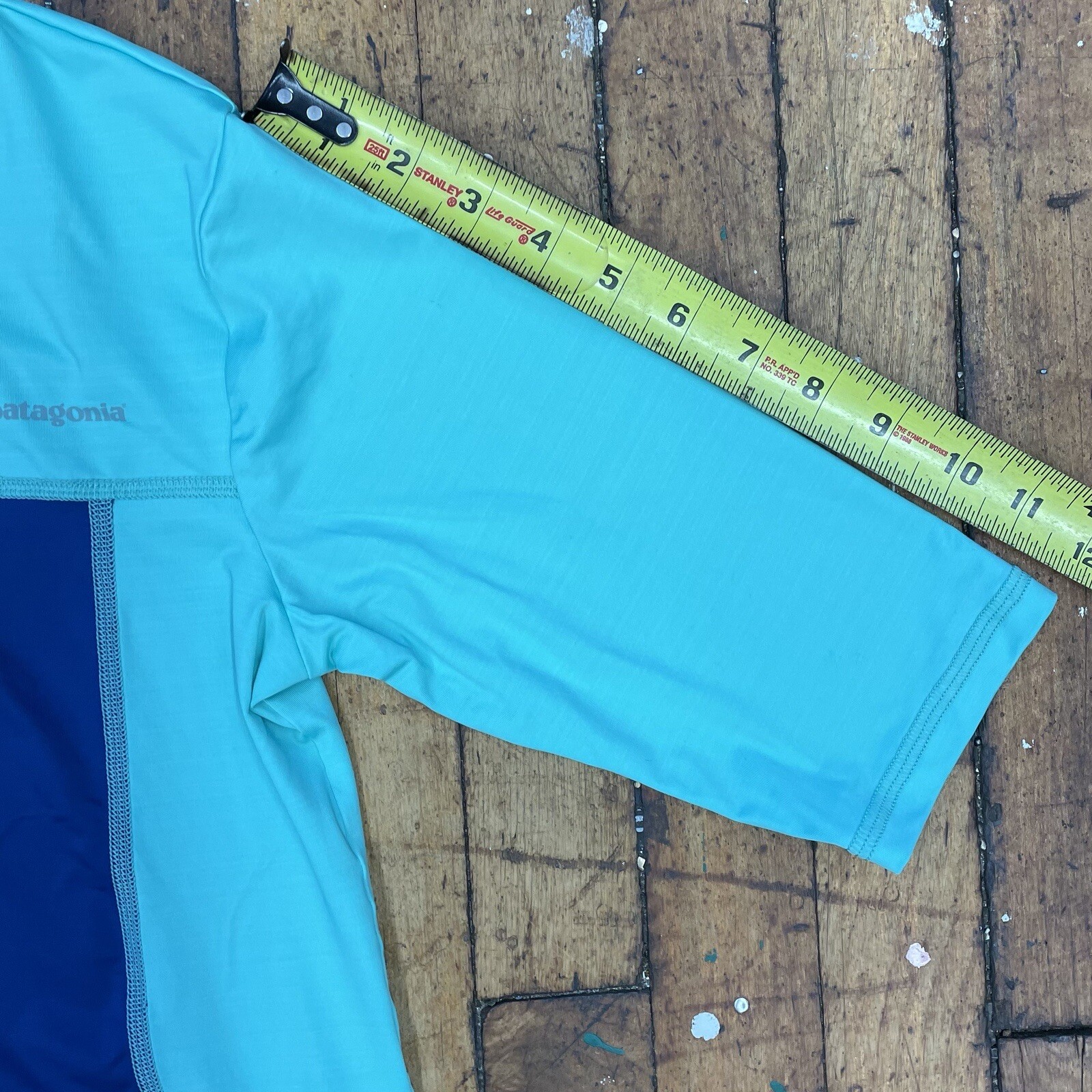 PATAGONIA XL ( 1618 ) Youth MultiColor Blue Rash Guard / Performance