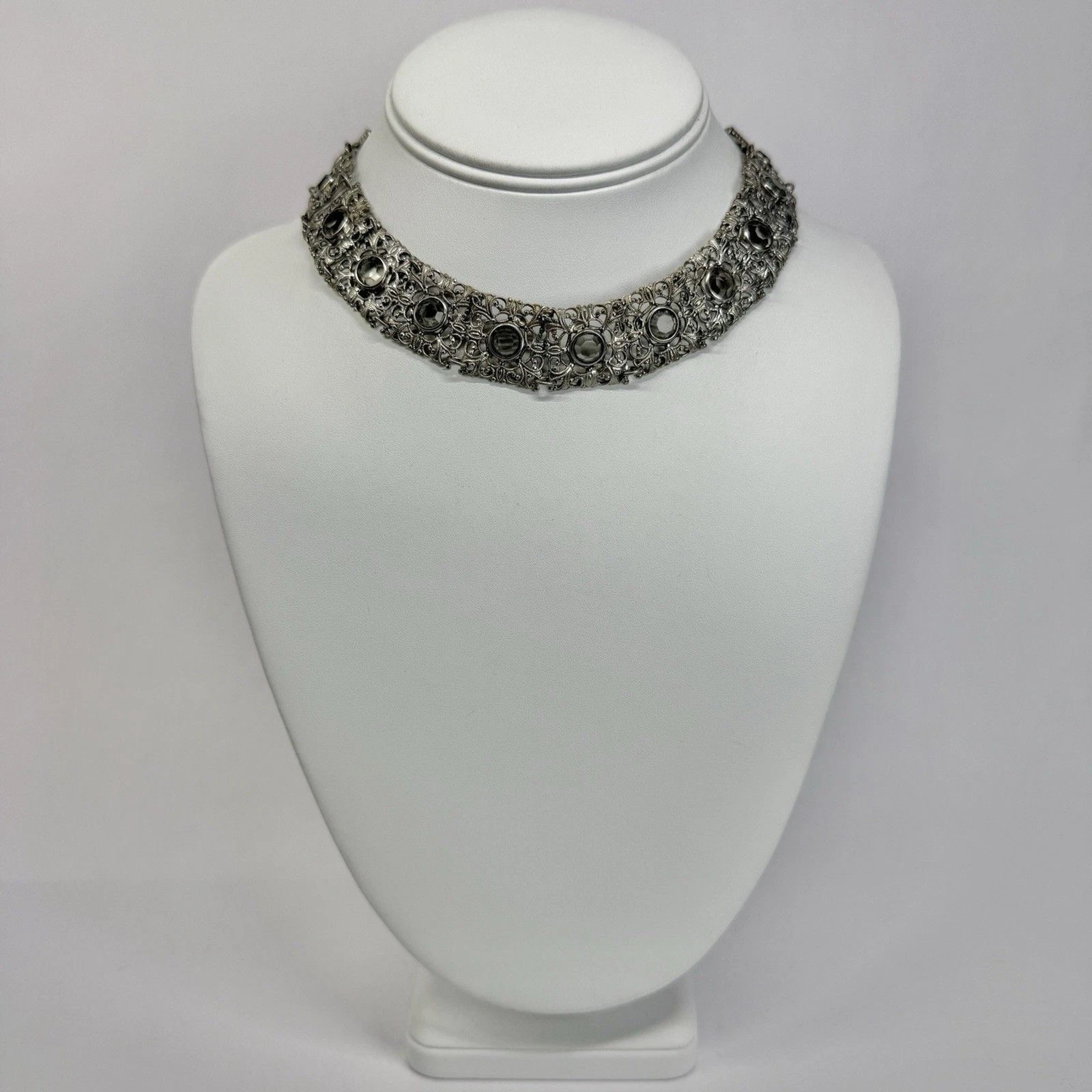 Elegant Crystal Floral Accents Silver Tone Choker Vintage Necklace Jewelry N530