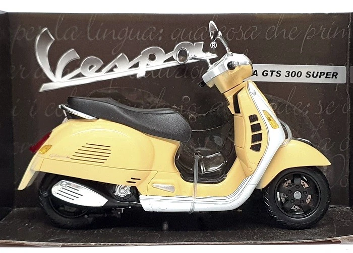 Cararama 1/12 Scale 01529 - Vespa GTS 300 Super Motorbike - Beige/White - Image 3 of 4
