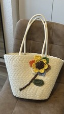 Handgefertigte Strohtasche aus Naturmateriali...