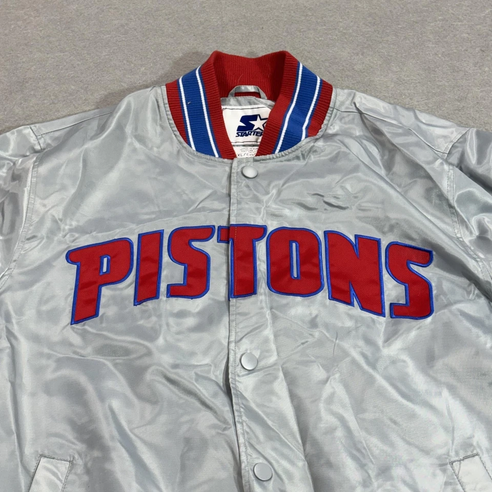 Chaqueta Detroit Pistons Para Hombres XL Plateada NBA Baloncesto Starter Satinado Bombardero Foto 2 de 4