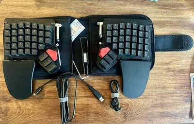 ZSA Moonlander Mark I Black / Cherry MX Brown (RGB) / Printed