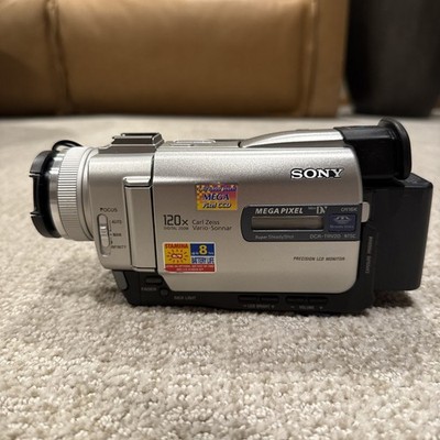 Sony Digital Handycam - DCR-TRV20 - Case / Battery / Charger