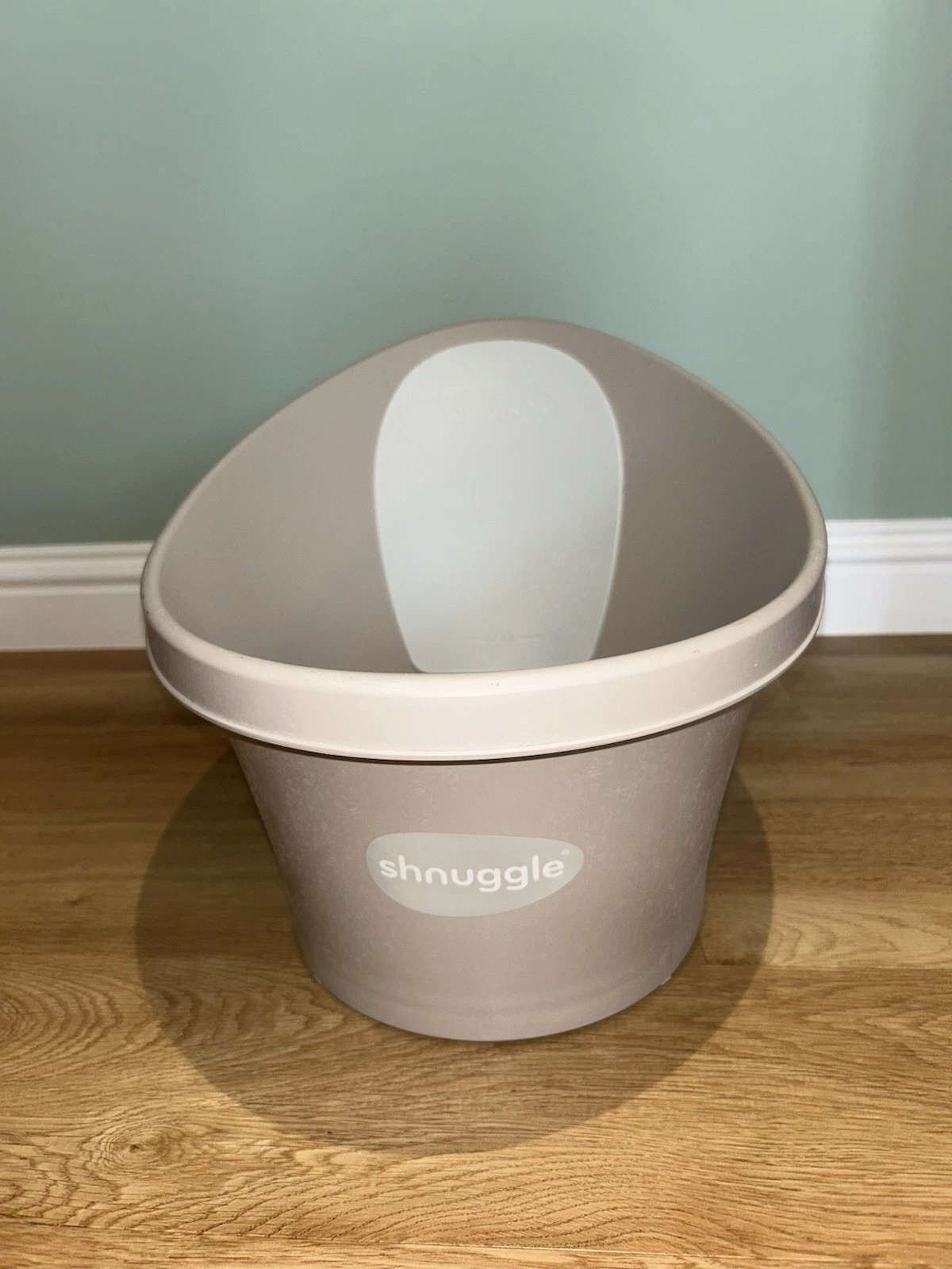 Shnuggle Baby Bath | Newborn baby bath Support with Bum Bump | Compact Bathtub
Opens in a new window