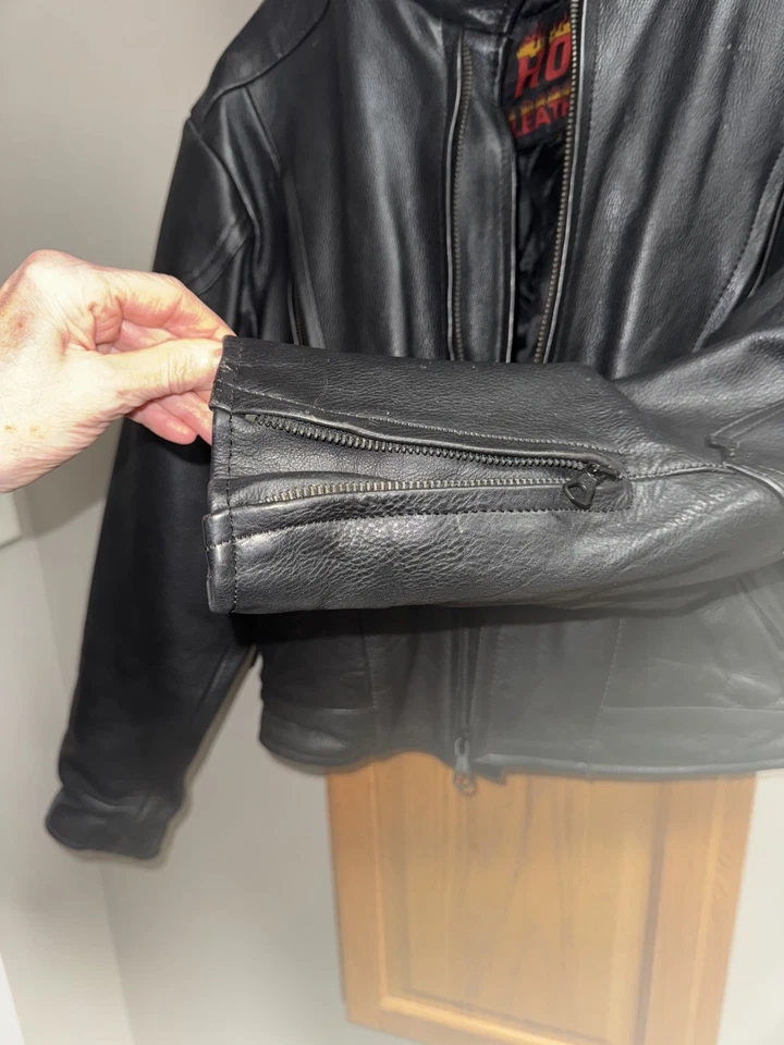 Chaqueta de cuero con forro acolchado extraíble. Cordones de cuero para ajustar la talla de cintura Foto 3 de 4