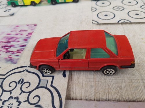 K-36 Markenlos: BMW 323 i rot 1/42, mit Friktionsmotor