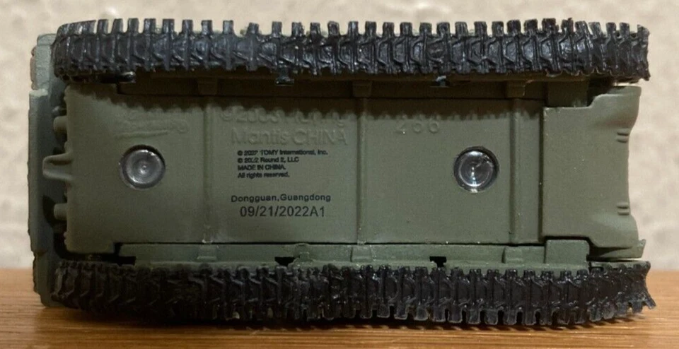 Johnny Lightning WWII Warriors: Pacific Theater M4A3 Sherman Tank 1:100 Model - Image 4 of 4