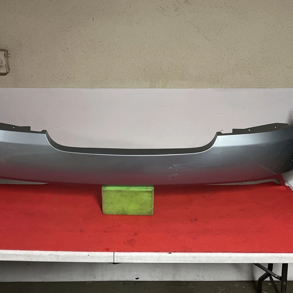 Parachoques trasero Aston Martin DB9 2006 2007 2008 2009 2010 2011 4G43-17K835-A OEM Foto 2 de 4